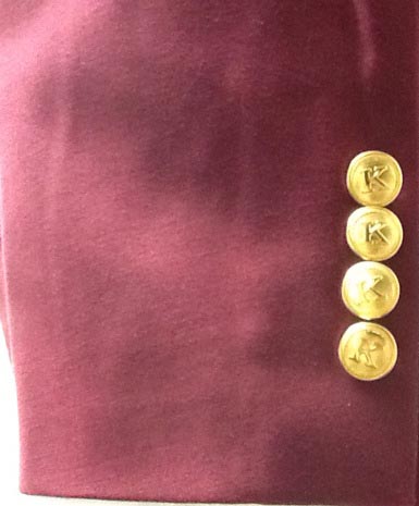  Buttons on sleeve